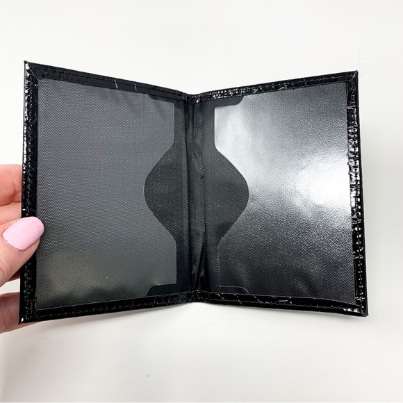 NEW Faux Leather CrocEmbossed CDC Vaccination Card Record Protector Holder Black - Picture 3 of 4